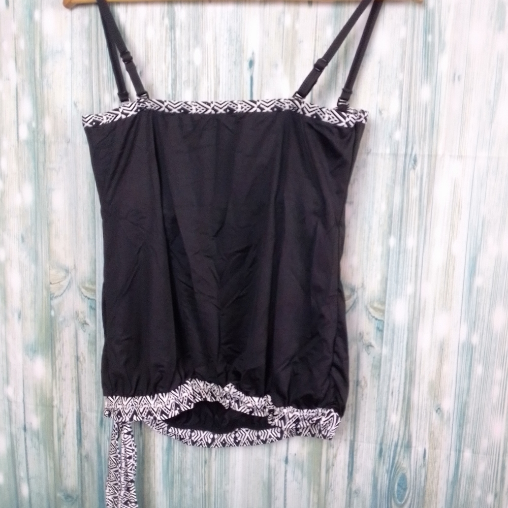 24th & Ocean swim top with removable straps medium